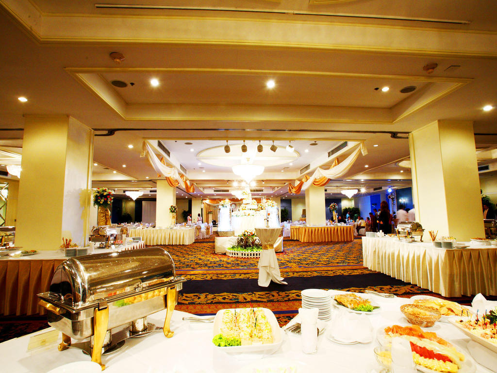Montien Riverside Hotel Bangkok Luaran gambar The Grand Ballroom