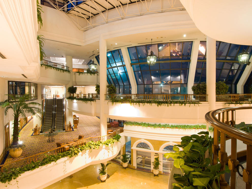 Montien Riverside Hotel Bangkok Luaran gambar The lobby of the hotel