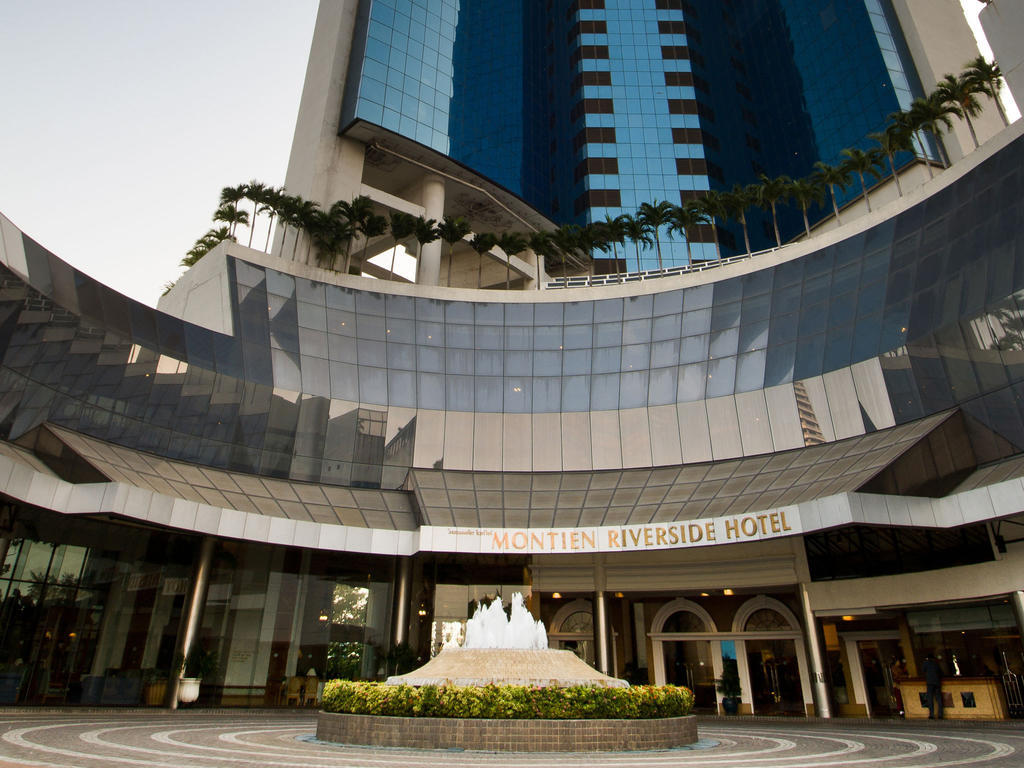 Montien Riverside Hotel Bangkok Luaran gambar The hotel's entrance