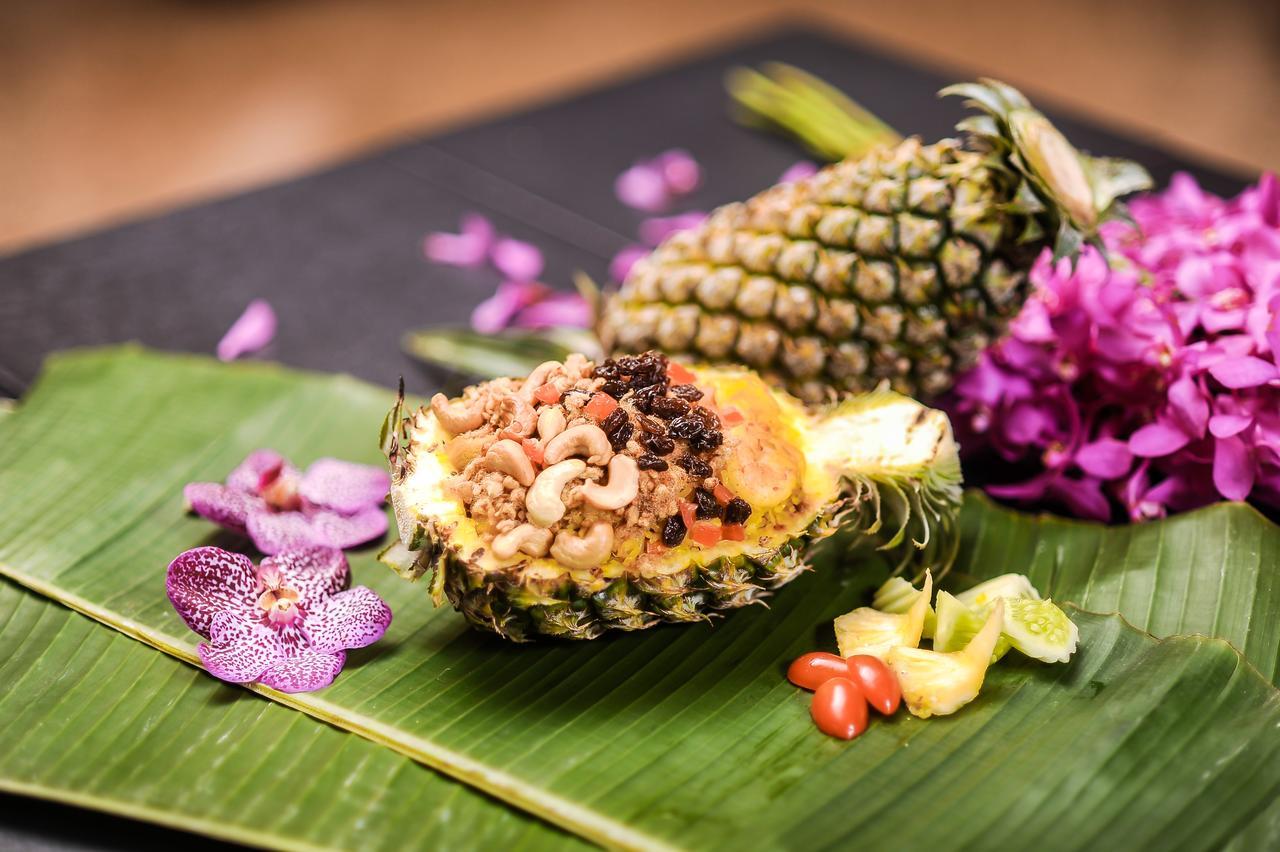 Montien Riverside Hotel Bangkok Luaran gambar Pineapple fried rice