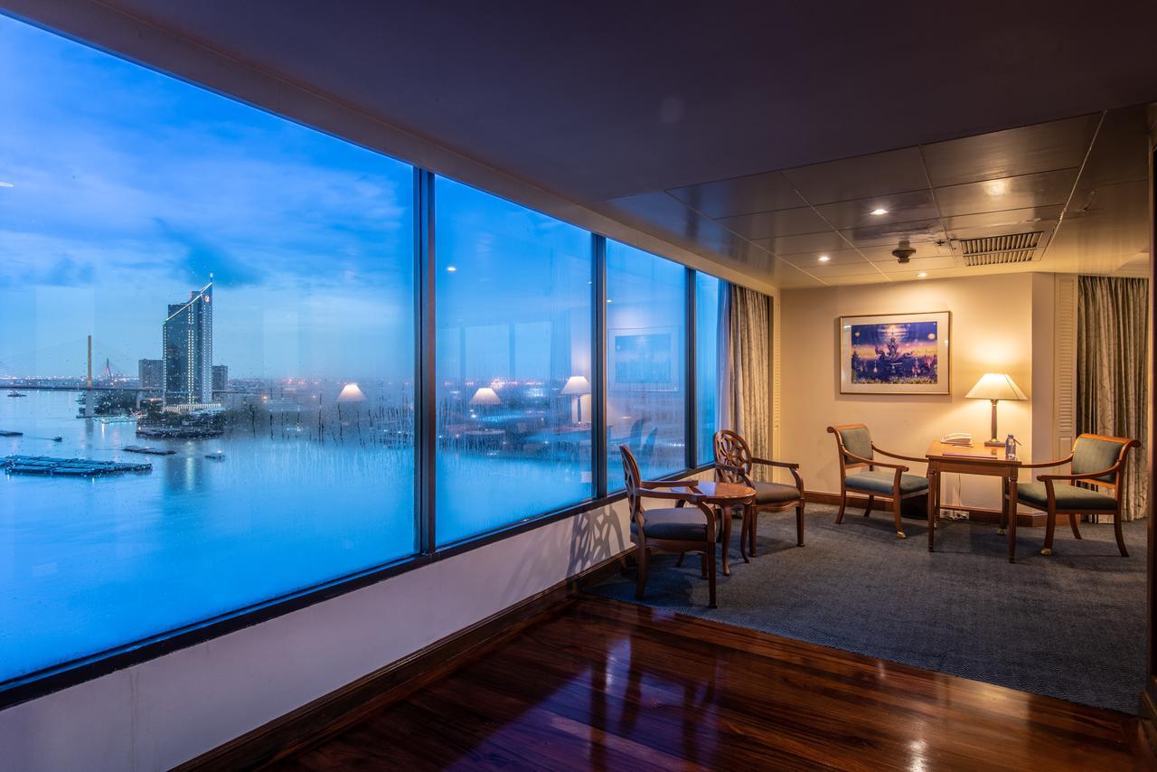 Montien Riverside Hotel Bangkok Luaran gambar Club Lounge