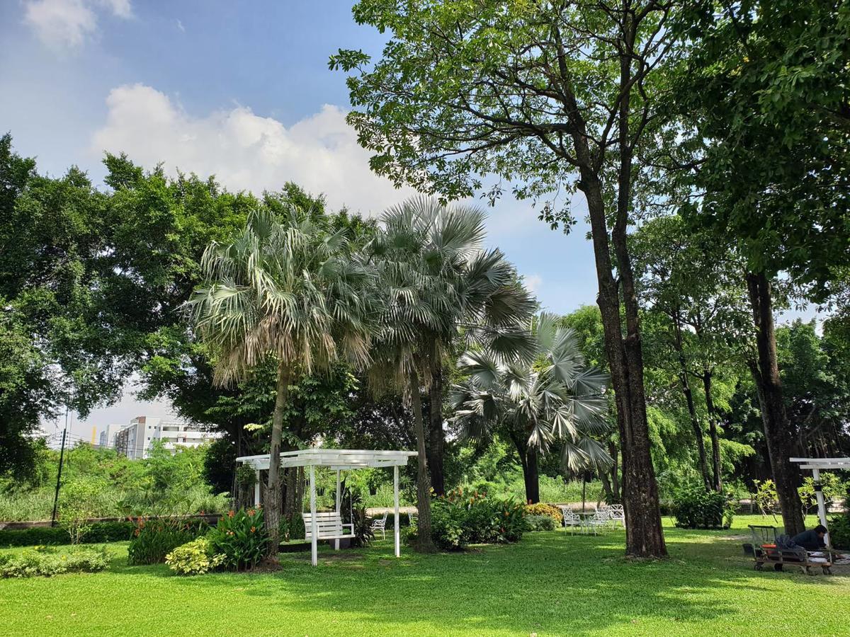 Montien Riverside Hotel Bangkok Luaran gambar LUMS Campus